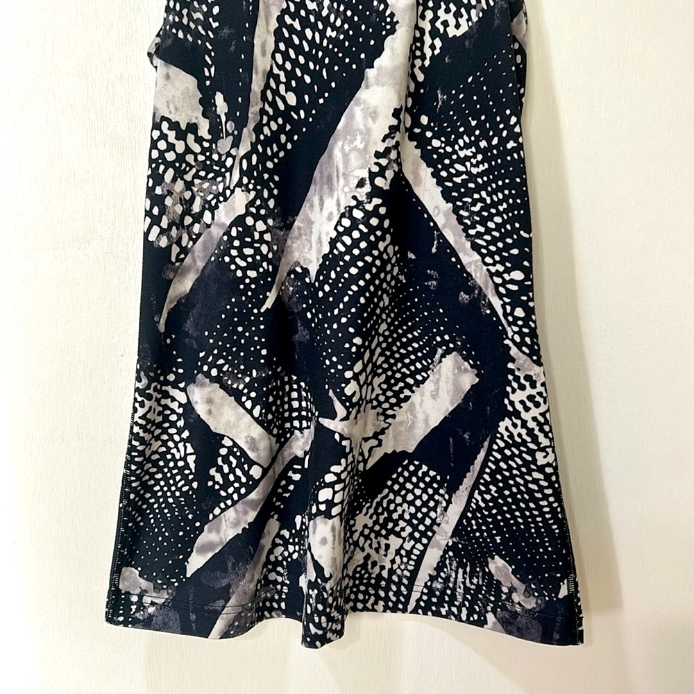 LULULEMON WOMENS ACTIVEWEAR TANK TOP STYLISH BLACK WHITE Sz MD o LG - Picture 6 of 11